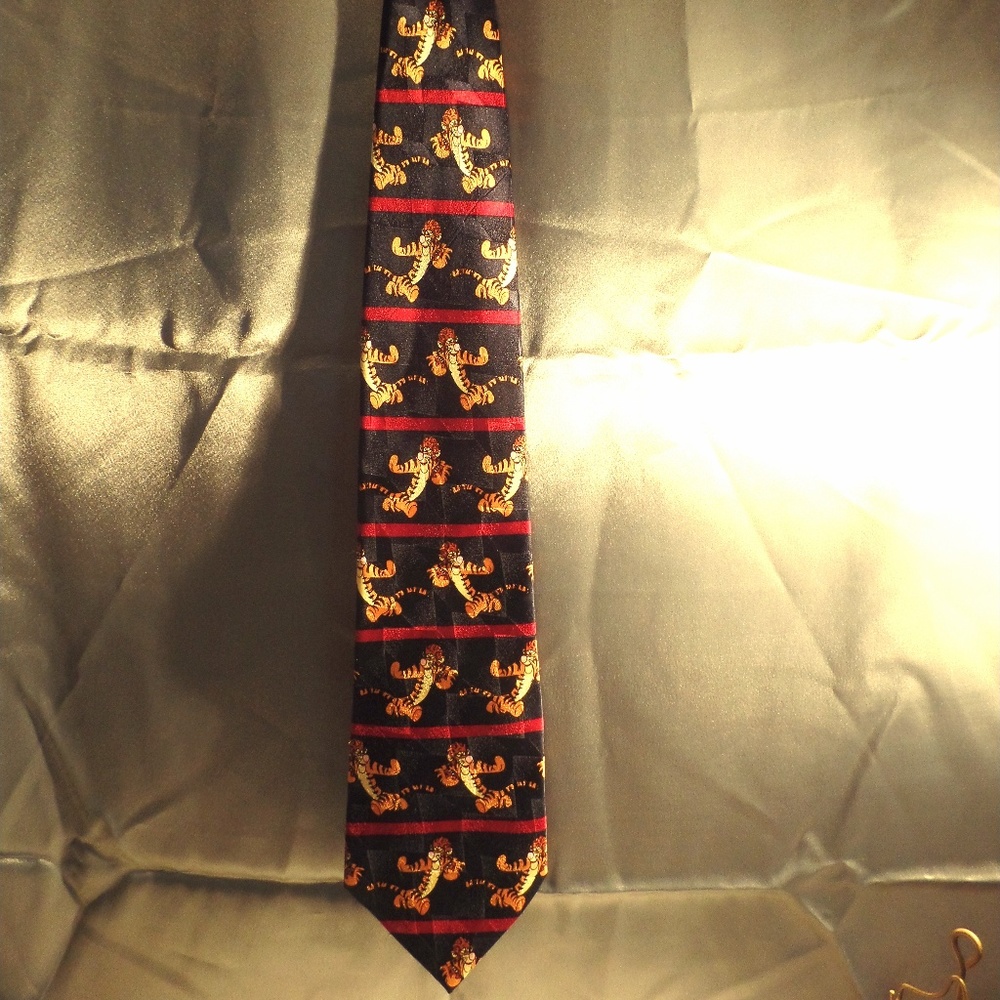 Ties Disney Winnie the Pooh Tigger Football Tie